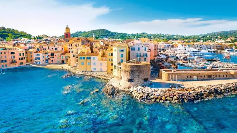 SAIINT TROPEZ VIEUX PORT AZUR LIMOUSINES min 2