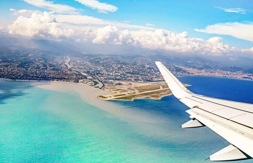 TAXI Aeroport de Nice vers Cannes avec Chauffeur Privé / Azur Limousines Monaco Cannes se garer facilement