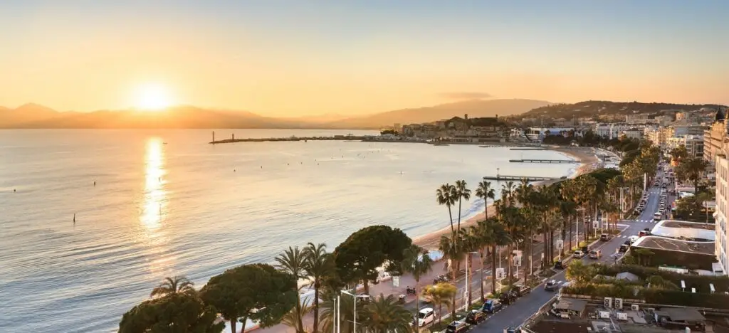 Transfert de L’aéroport de Nice Vers Cannes Service 24/24 7J/7 chauffeur prive Cannes