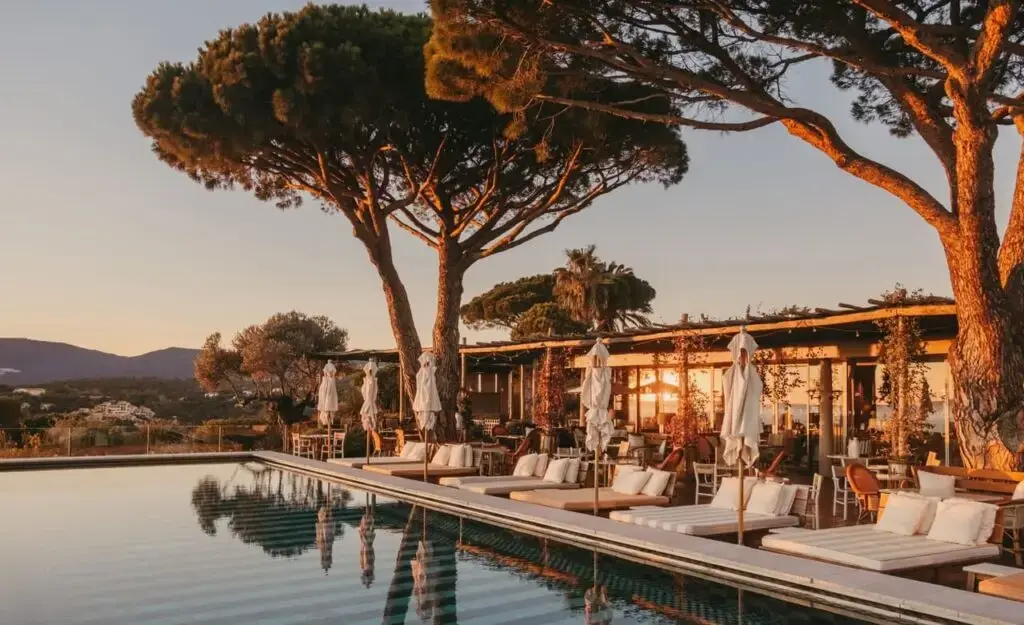 Chauffeur prive Hotel Lily of the Valley Saint Tropez avec vehicule de luxe Azur Limousines 1 1