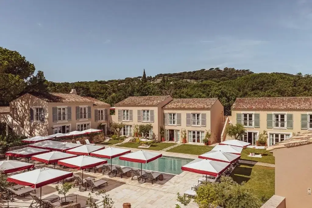 Chauffeur prive Hotel Lou Pinet Saint Tropez avec transfert depuis Nice – Azur Limousines 1
