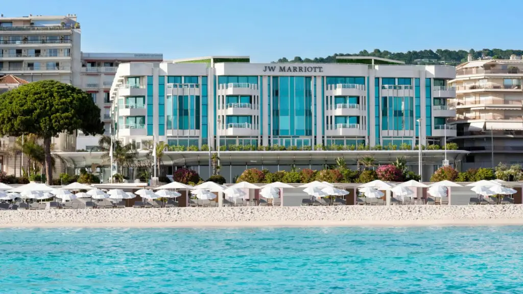 Chauffeur prive JW Marriott Cannes avec transfert depuis laeroport de Nice – Azur Limousines 1