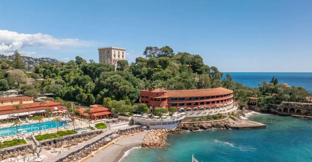 Chauffeur prive Monte Carlo Beach Hotel Monaco avec vehicule de luxe Azur Limousines 1